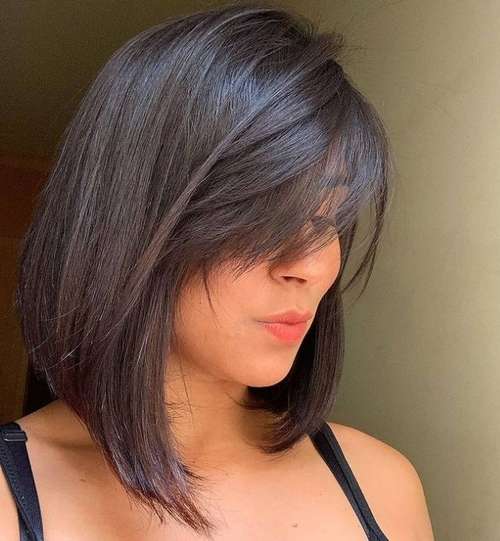 A-bob avec une longue frange oblique