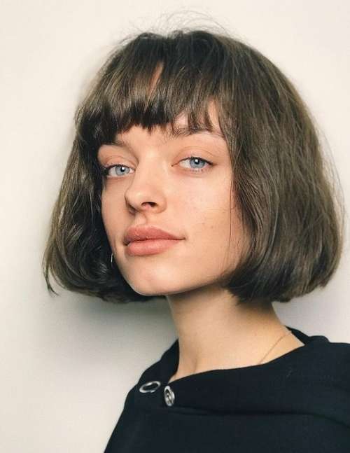 Bob kare avec frange 2026: photos de coupes de cheveux à la mode, tendances