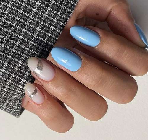 Manucure bleue classique