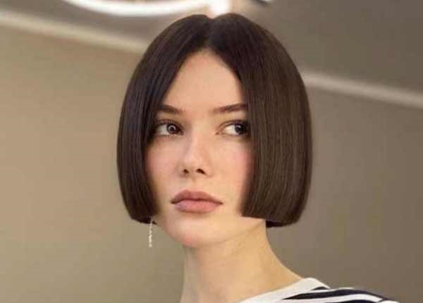 Coupes de cheveux courtes pour femmes à la mode sans frange