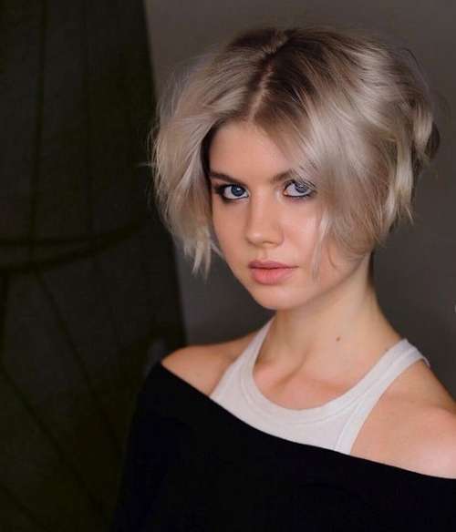 Coupes de cheveux courtes pour les femmes sans frange 2026: photos, actualités mode