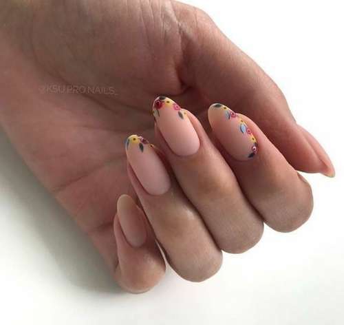 Manucure délicate pour ongles courts 2026: photos, nouveaux designs