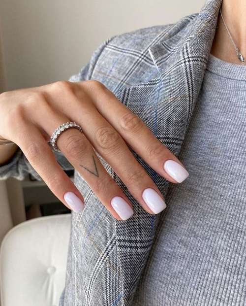 Manucure délicate pour ongles courts 2026: photos, nouveaux designs