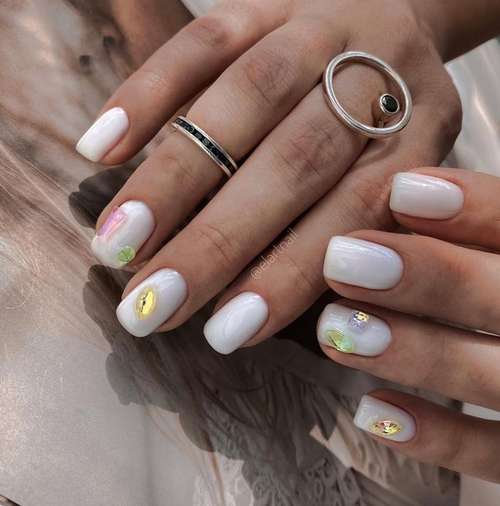 Manucure délicate pour ongles courts 2026: photos, nouveaux designs