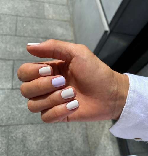 Manucure bicolore lilas