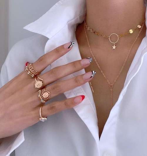 Veste colorée pour ongles courts: design photo 2026, tendances