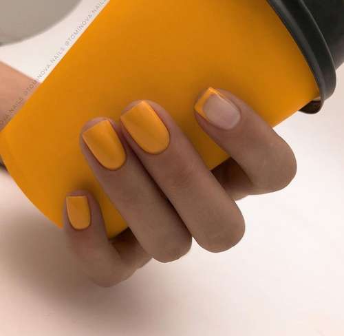 Veste colorée pour ongles courts: design photo 2026, tendances
