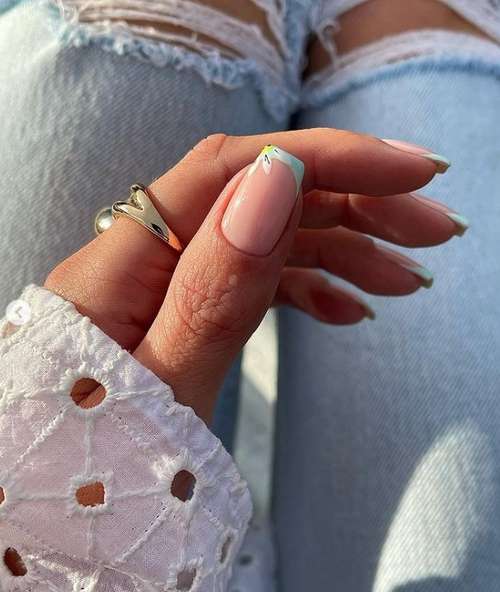 Veste colorée pour ongles courts: design photo 2026, tendances