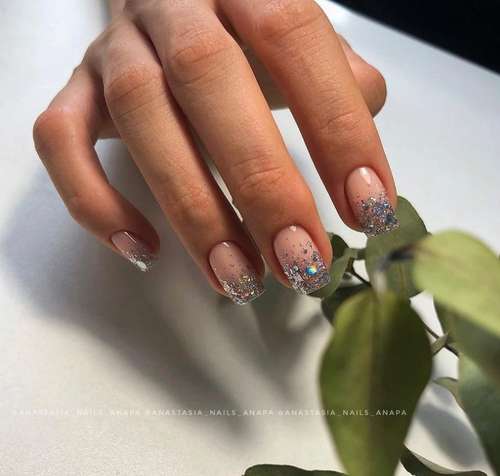 Veste colorée pour ongles courts: design photo 2026, tendances