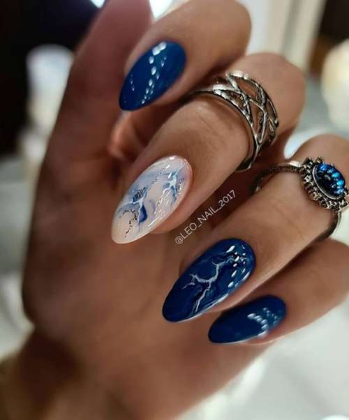 Taches de marbre sur les ongles