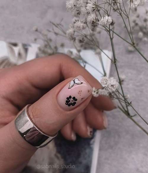 Manucure avec un motif pour les ongles courts: tendances 2026, photos