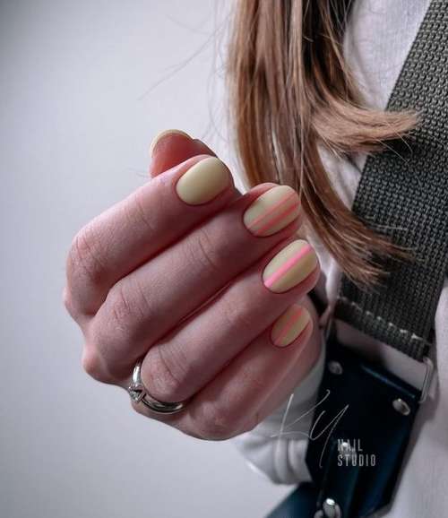 Manucure avec un motif pour les ongles courts: tendances 2026, photos