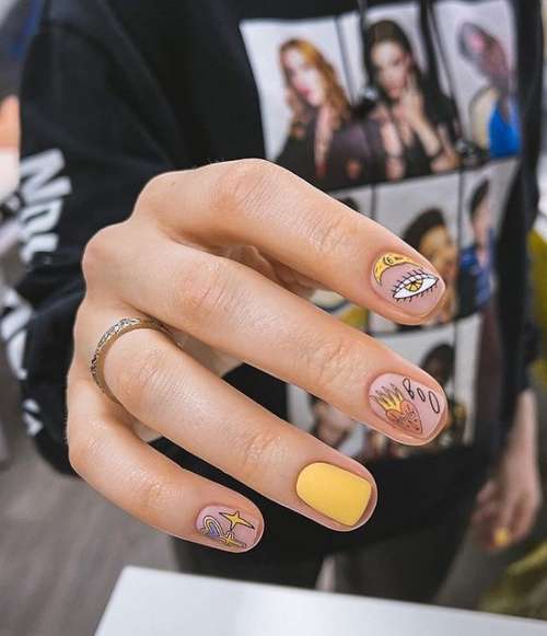 Manucure avec un motif pour les ongles courts: tendances 2026, photos