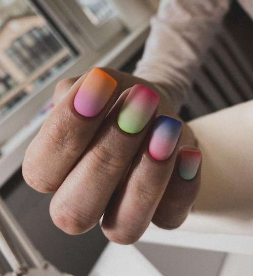 Dégradé laiteux sur les ongles : manucure tendance 2026, photo