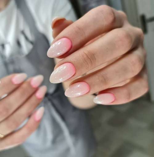 Dégradé laiteux sur les ongles : manucure tendance 2026, photo
