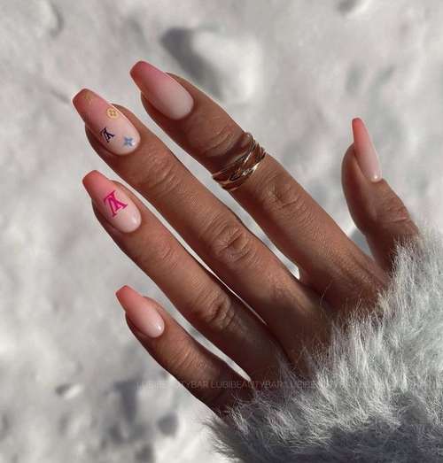 Dégradé laiteux sur les ongles : manucure tendance 2026, photo
