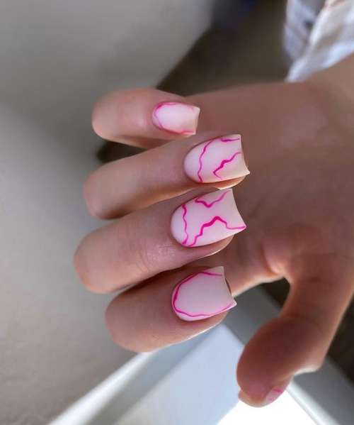 Manucure translucide avec un design 2025-2026: nouveautés photo