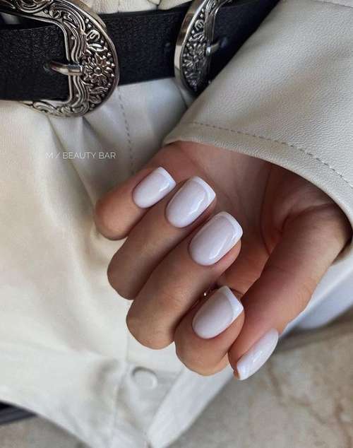 Manucure translucide avec un design 2025-2026: nouveautés photo