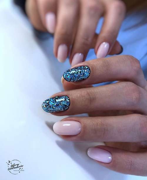 Manucure translucide avec un design 2025-2026: nouveautés photo