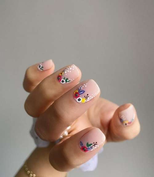 Manucure translucide avec un design 2025-2026: nouveautés photo