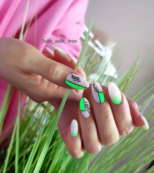 Manucure translucide avec un design 2025-2026: nouveautés photo