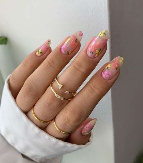 Manucure translucide avec un design 2025-2026: nouveautés photo