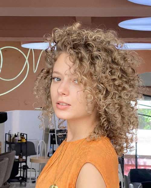 Coupes de cheveux pour les filles aux cheveux bouclés