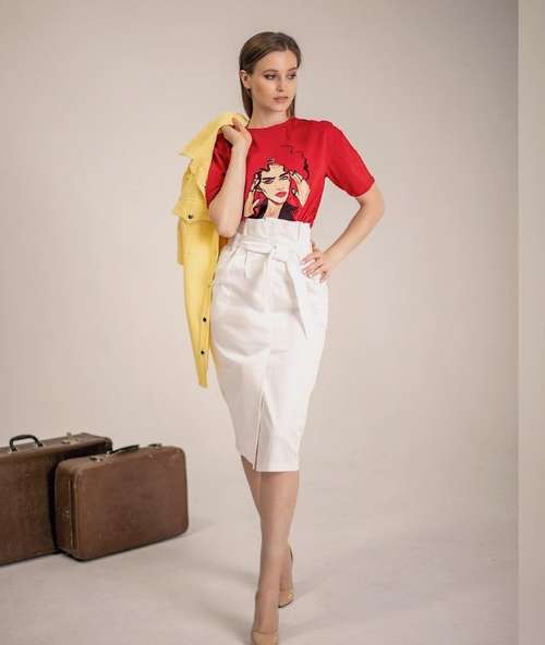 Jupes fendues à la mode: photos avec quoi porter, tendances 2026