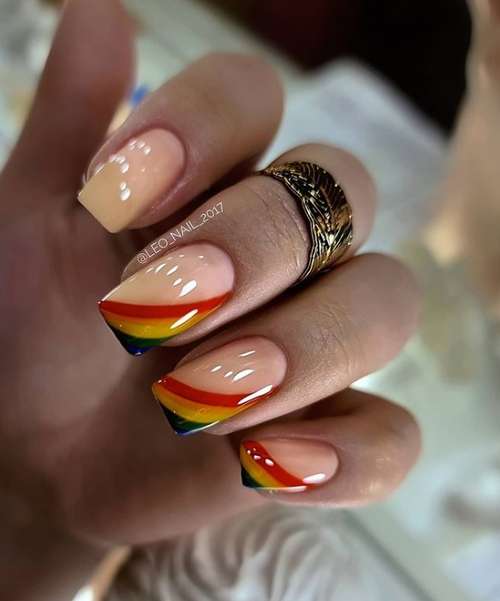 Manucure beige 2025-2026: nouveaux designs d'ongles