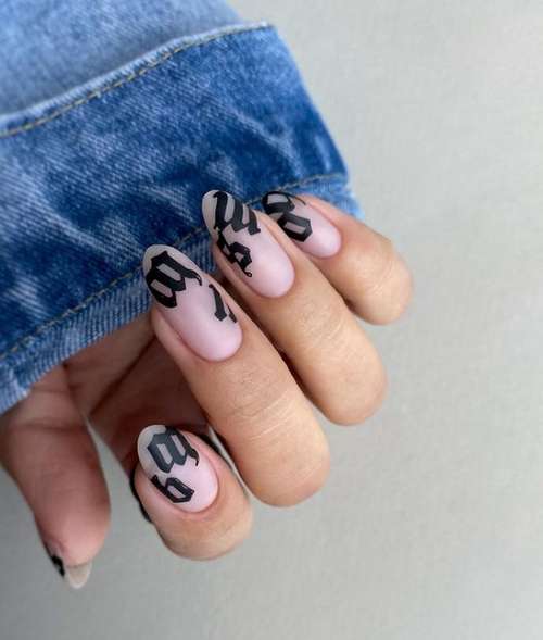 Manucure beige 2025-2026: nouveaux designs d'ongles