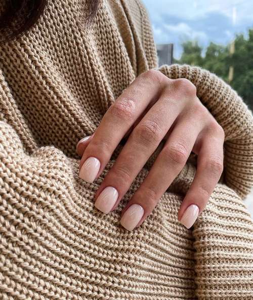 Manucure beige 2025-2026: nouveaux designs d'ongles