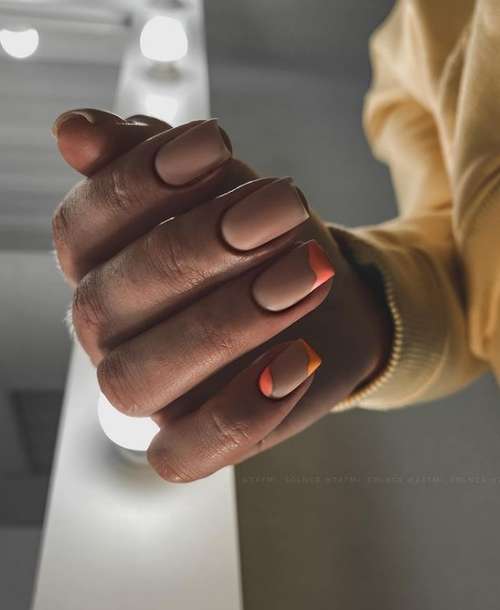 Manucure beige 2025-2026: nouveaux designs d'ongles