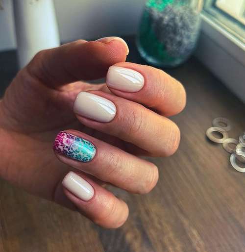 Manucure beige 2025-2026: nouveaux designs d'ongles