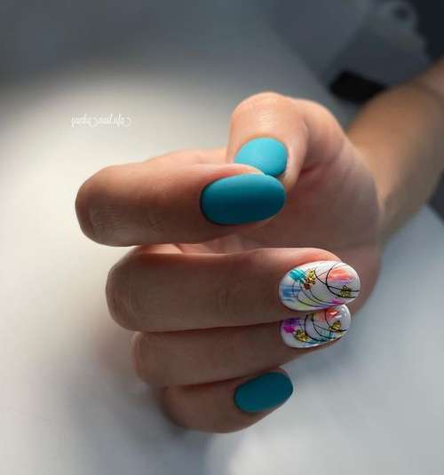 Conception turquoise avec des clous en aluminium