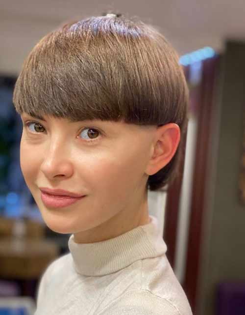 Coupe de cheveux aux tempes rasées