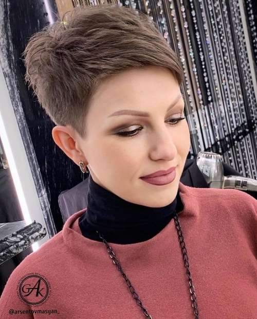 Coupes de cheveux courtes tendance 2025-2026 : photos, tendances