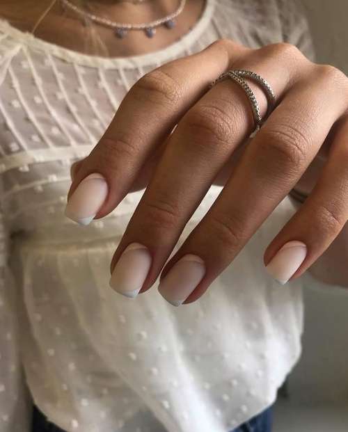 Manucure lunaire 2025-2026: photos, nouveaux designs d'ongles