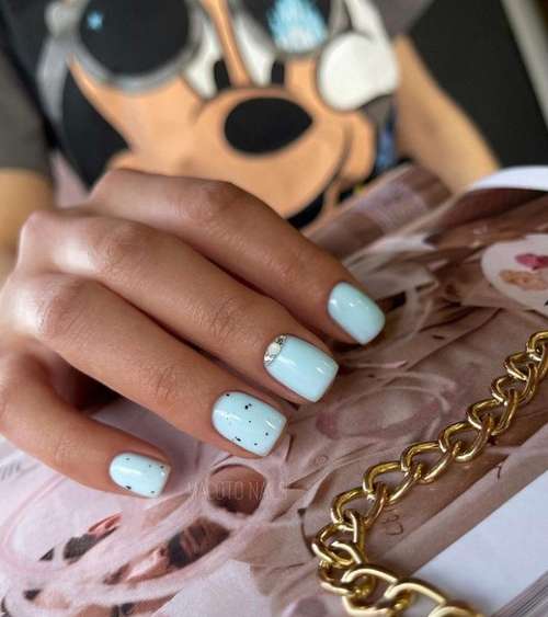 Manucure lunaire 2025-2026: photos, nouveaux designs d'ongles