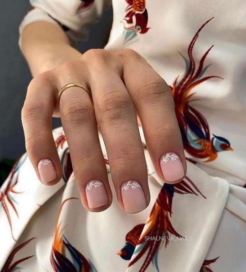 Manucure lunaire 2025-2026: photos, nouveaux designs d'ongles