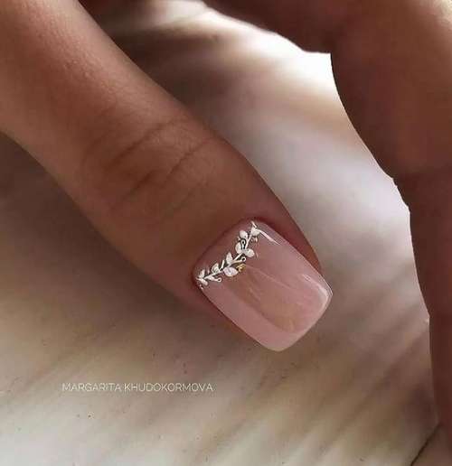 Manucure lunaire 2025-2026: photos, nouveaux designs d'ongles