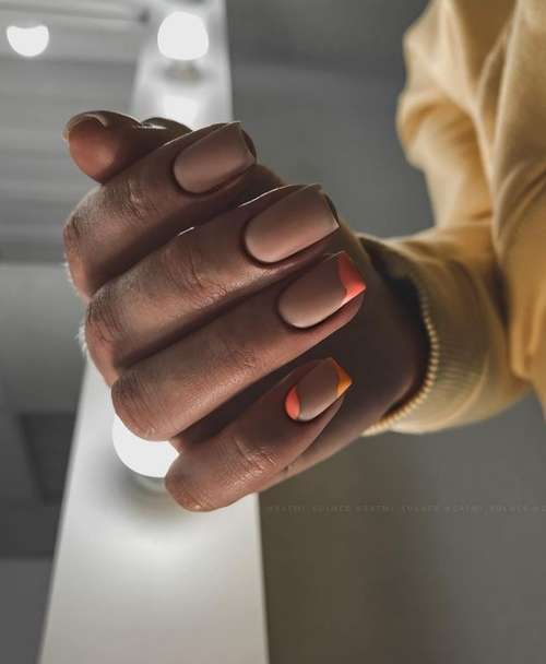 Manucure lunaire 2025-2026: photos, nouveaux designs d'ongles