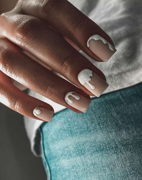 Manucure lunaire 2025-2026: photos, nouveaux designs d'ongles