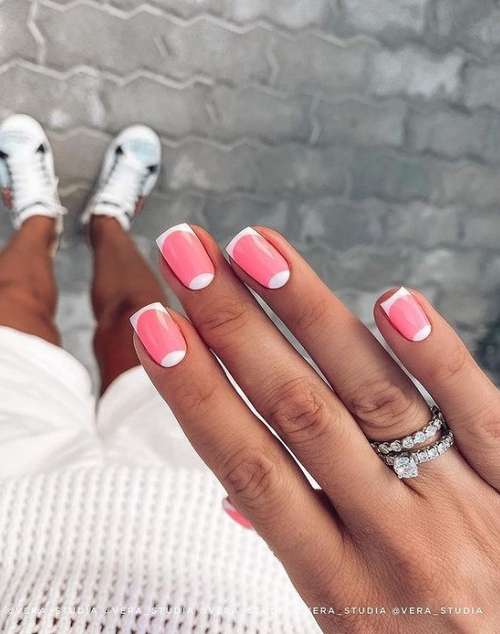 Manucure lunaire classique