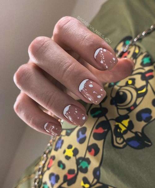 Manucure lunaire 2025-2026: photos, nouveaux designs d'ongles