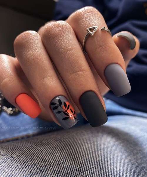 Manucure d'automne avec des feuilles