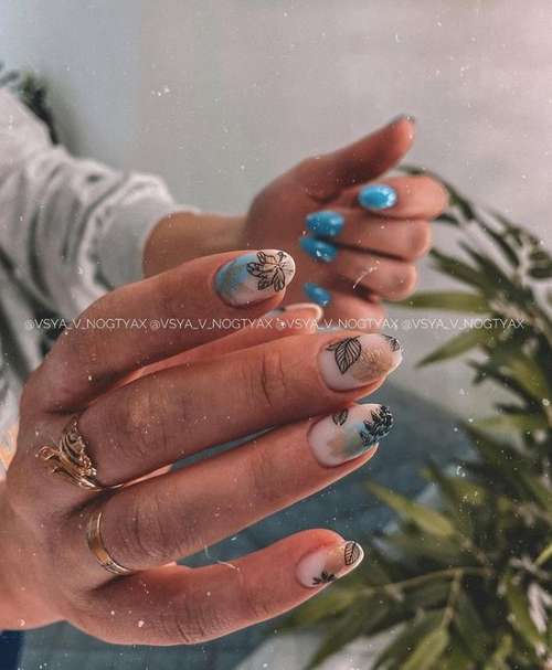 Conception de printemps de manucure avec des feuilles