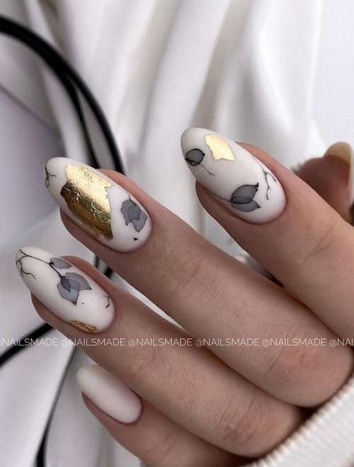 Manucure avec des feuilles: design 2025-2026, nouveaux articles sur la photo