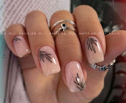 Nu avec des feuilles