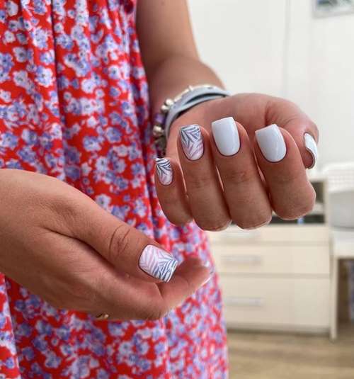 Manucure avec des feuilles: design 2025-2026, nouveaux articles sur la photo