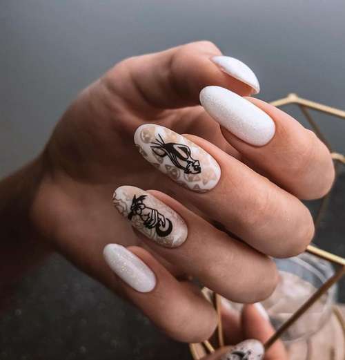 Manucure avec de l'or 2025-2026: nouveautés design tendance